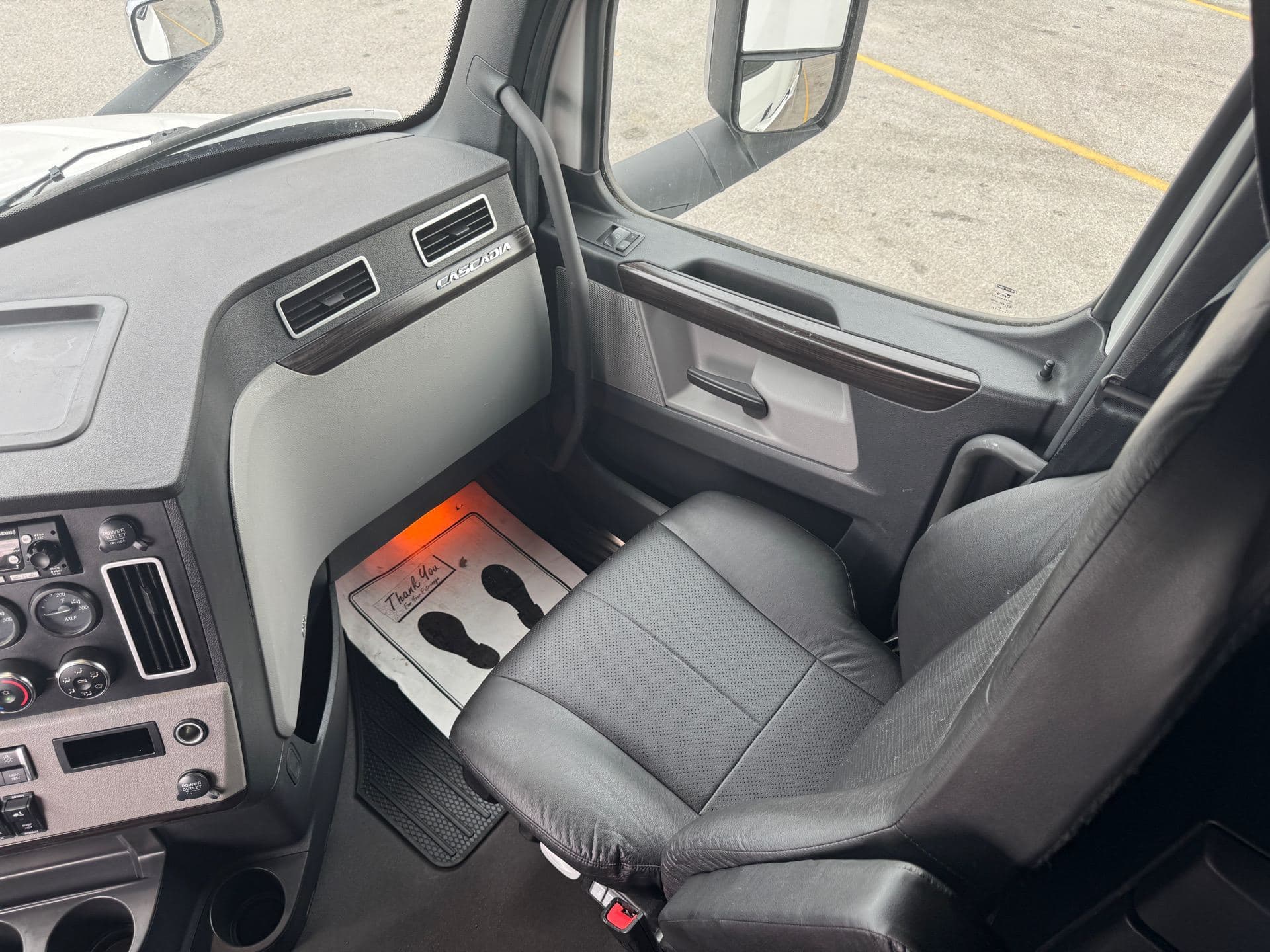 2022 Freightliner Cascadia 126 image 10