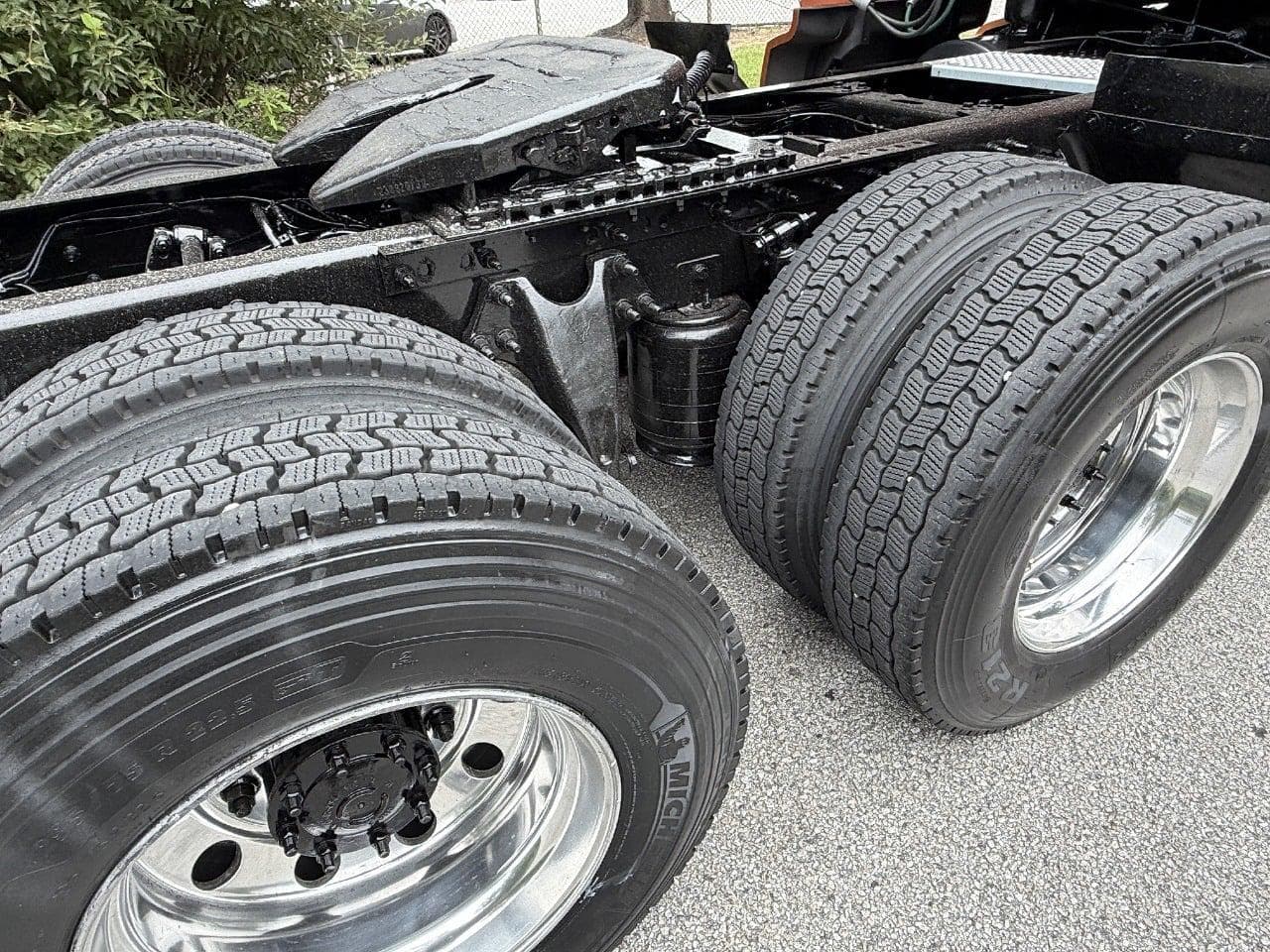 2022 International LT625 image 12