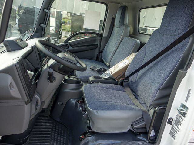 2025 Chevrolet 5500 XD LCF Diesel Work Truck 109" Wheelbase Cab Chassis image 9