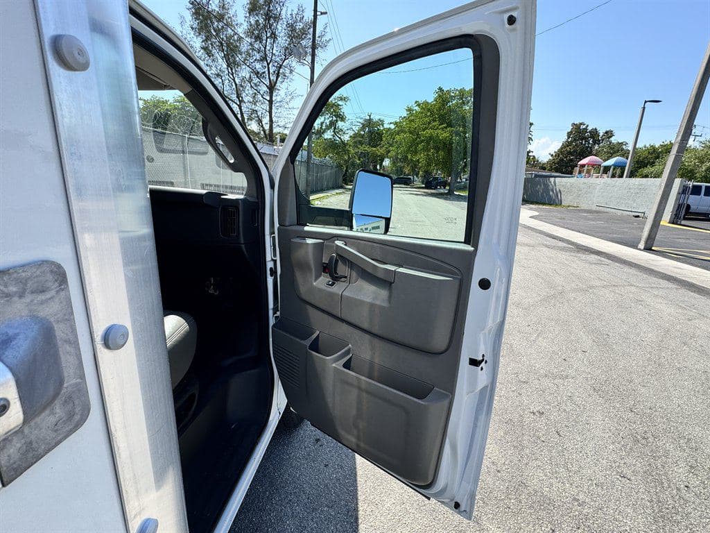 2021 GMC Commercial Vans image 42