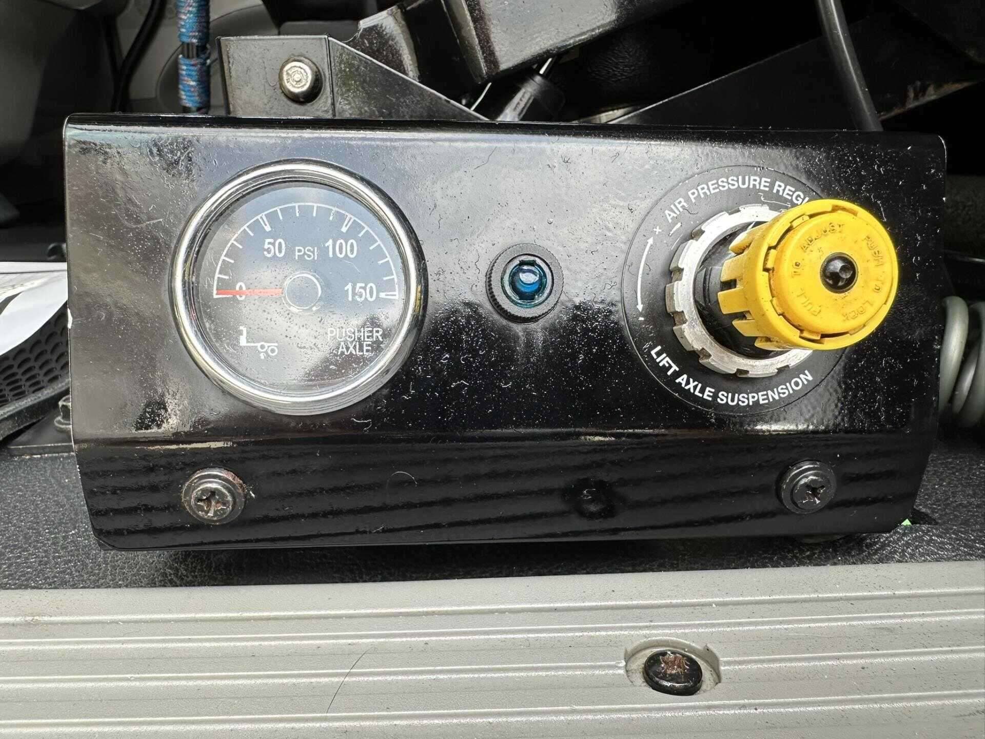 2021 Peterbilt 567 image 9
