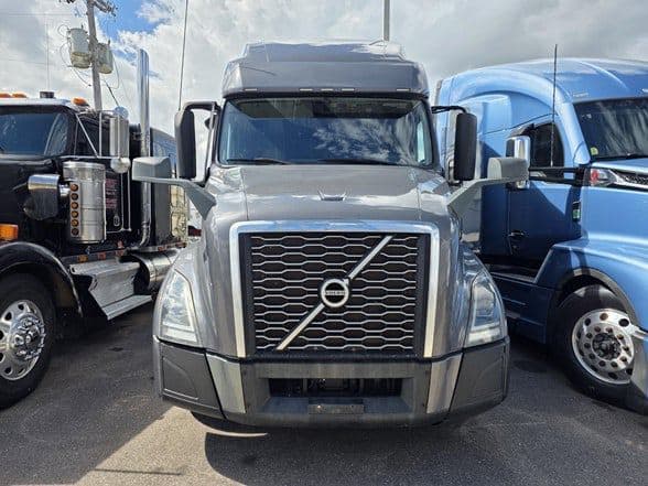 2020 Volvo VNL64T760 image 2