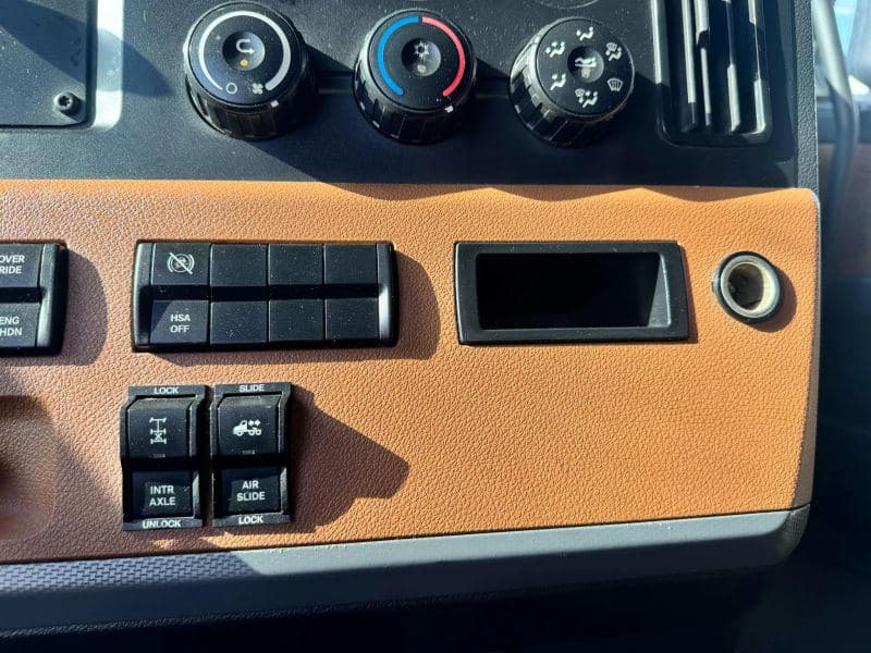 2019 Freightliner Cascadia image 21