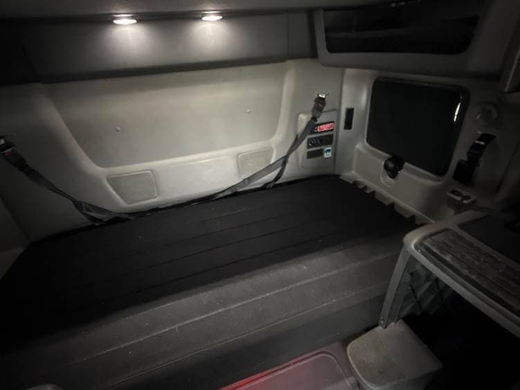2023 International LT62F image 7