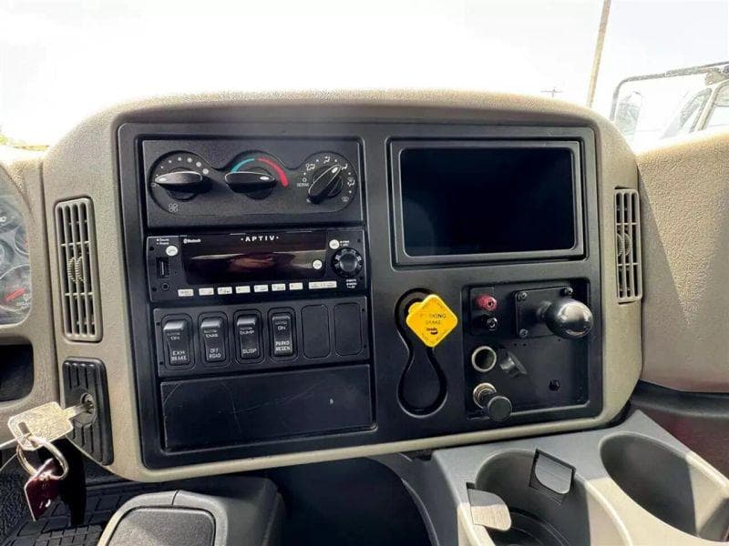 2019 International 4300 image 10