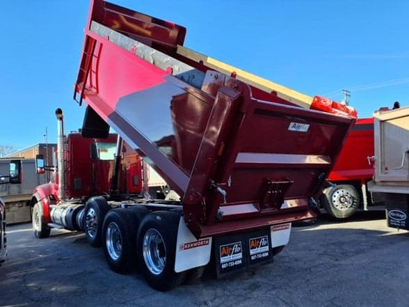 2025 Kenworth W990 image 14