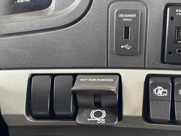 2025 Kenworth T880 image 17