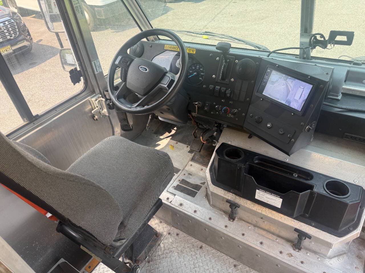 2020 Ford Stripped Chassis image 13
