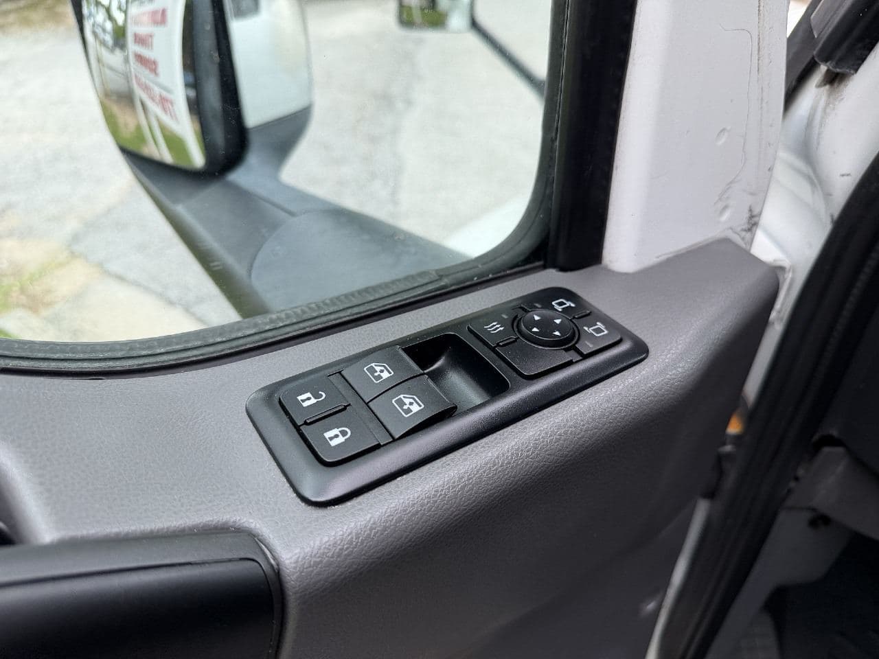 2019 International LT625 image 17