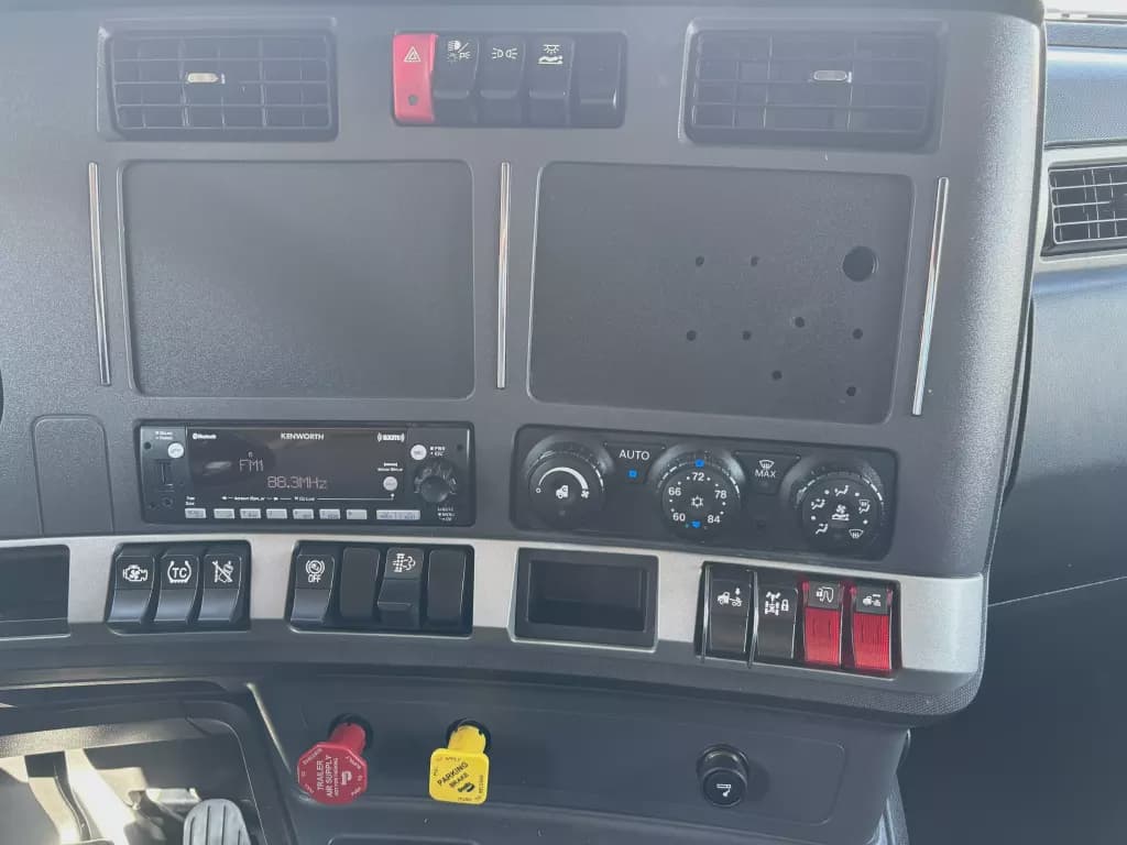 2022 Kenworth T680 image 4