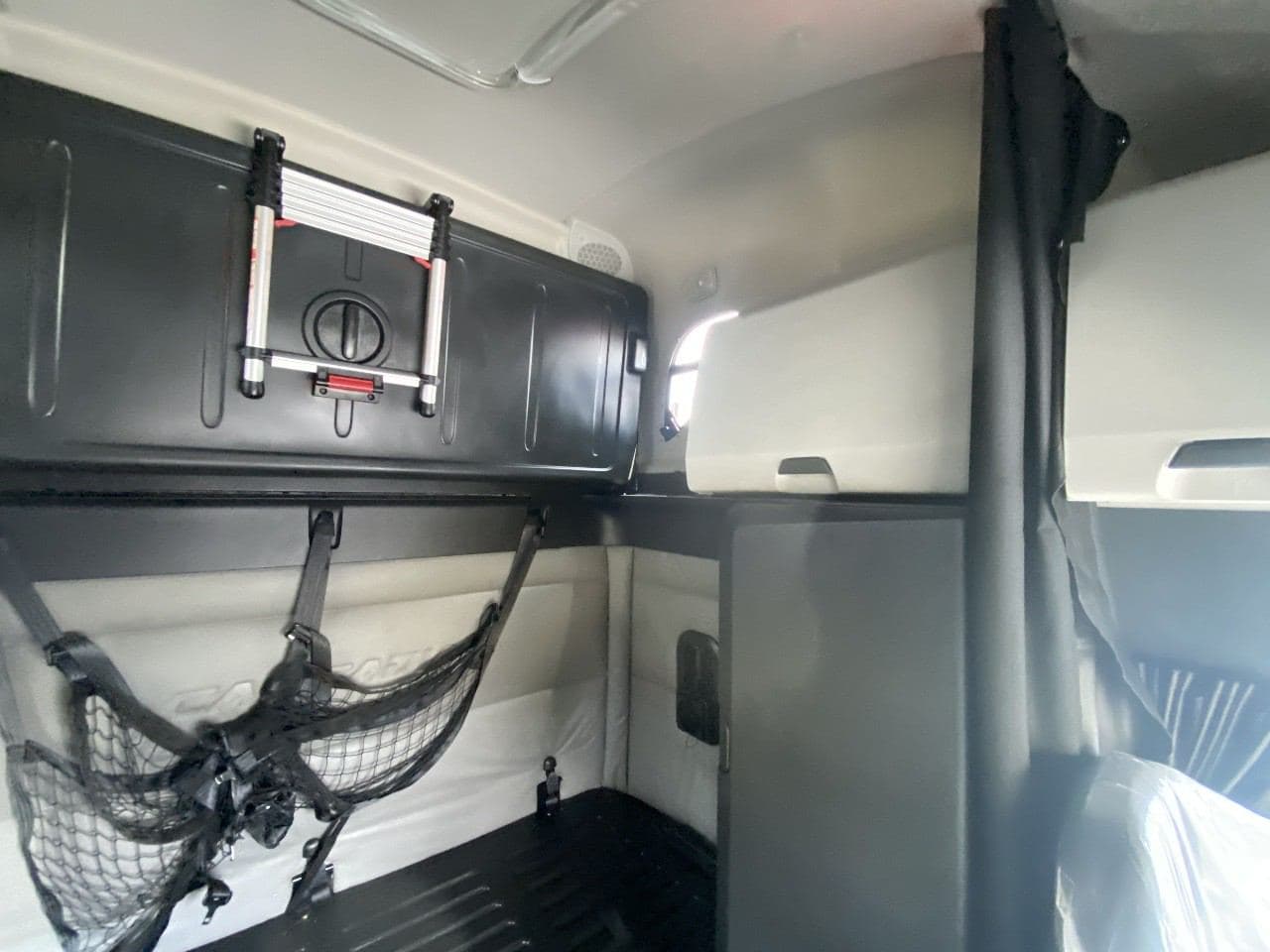 2020 Freightliner Cascadia image 15