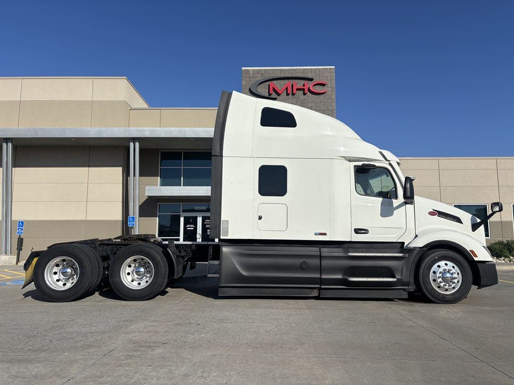 Used 2024 PETERBILT 579 image 7