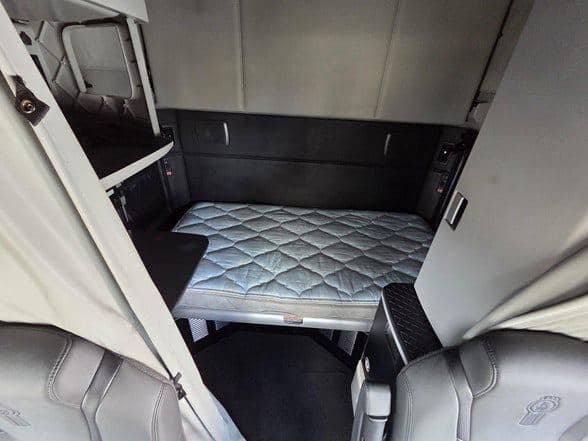 2023 Kenworth T680 image 14