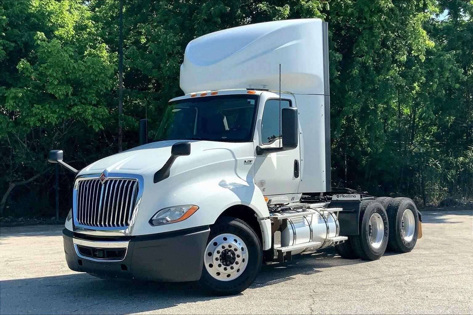 2020 International LT625 image 2