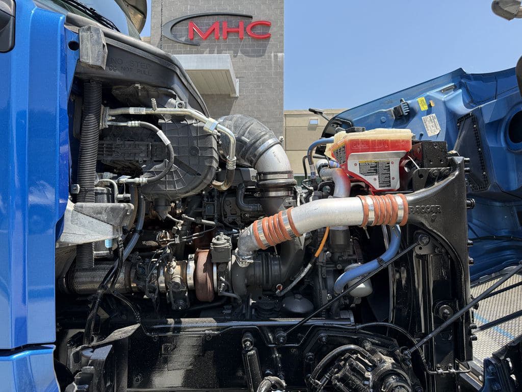 Used 2025 PETERBILT 567 image 17