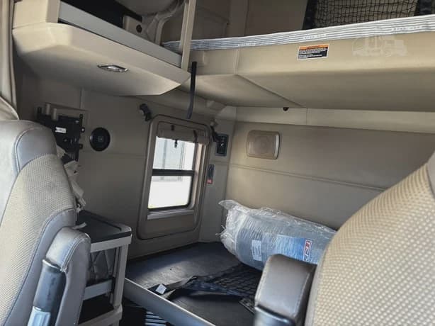 2021 Kenworth T680 image 8