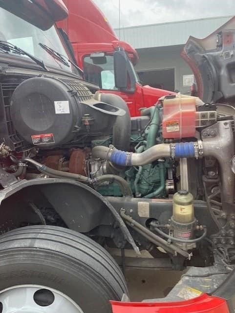 2023 Volvo VNL64T760 image 8