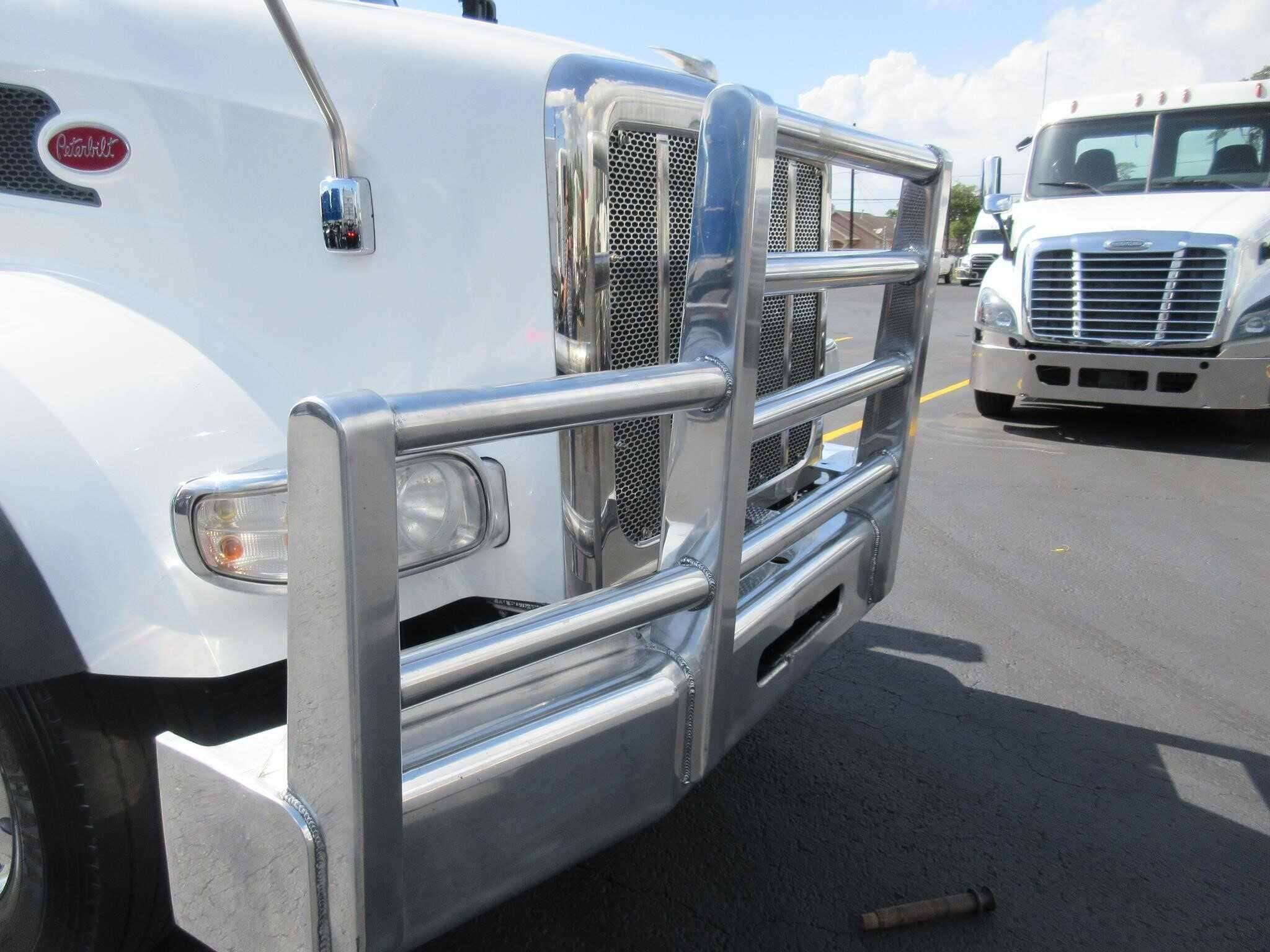 2019 Peterbilt 567 image 16