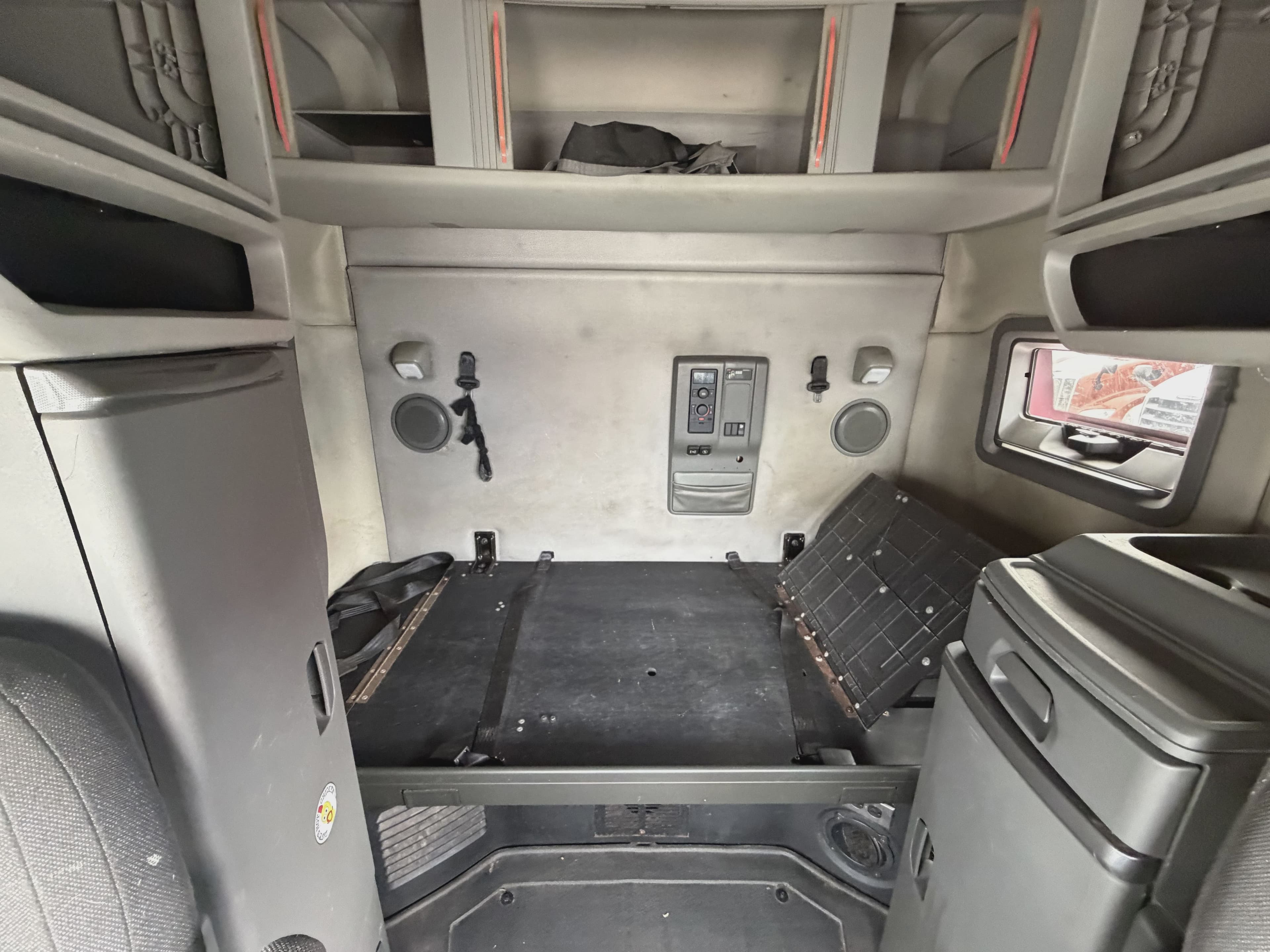 2019 Volvo VNL64T740 image 5