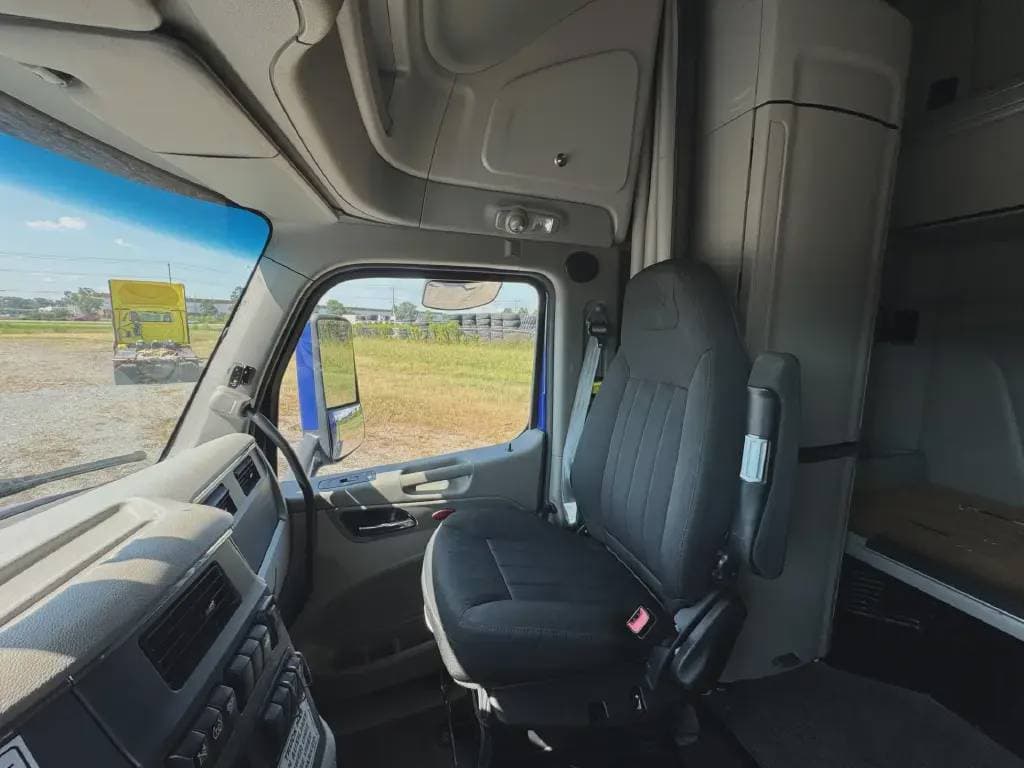 2022 Peterbilt 579 image 9