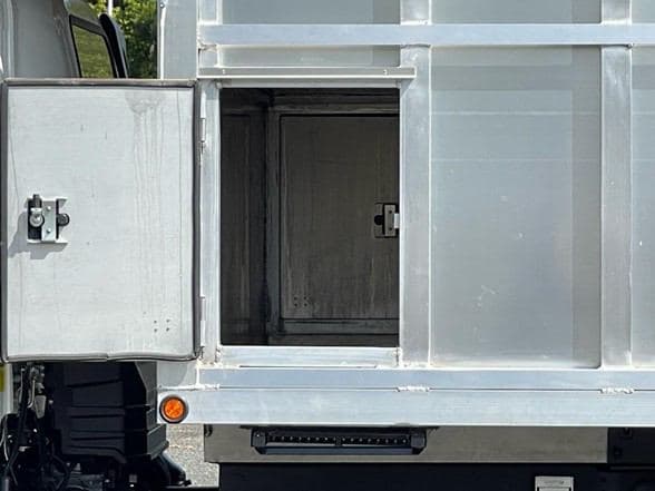 2024 Isuzu NRR image 22