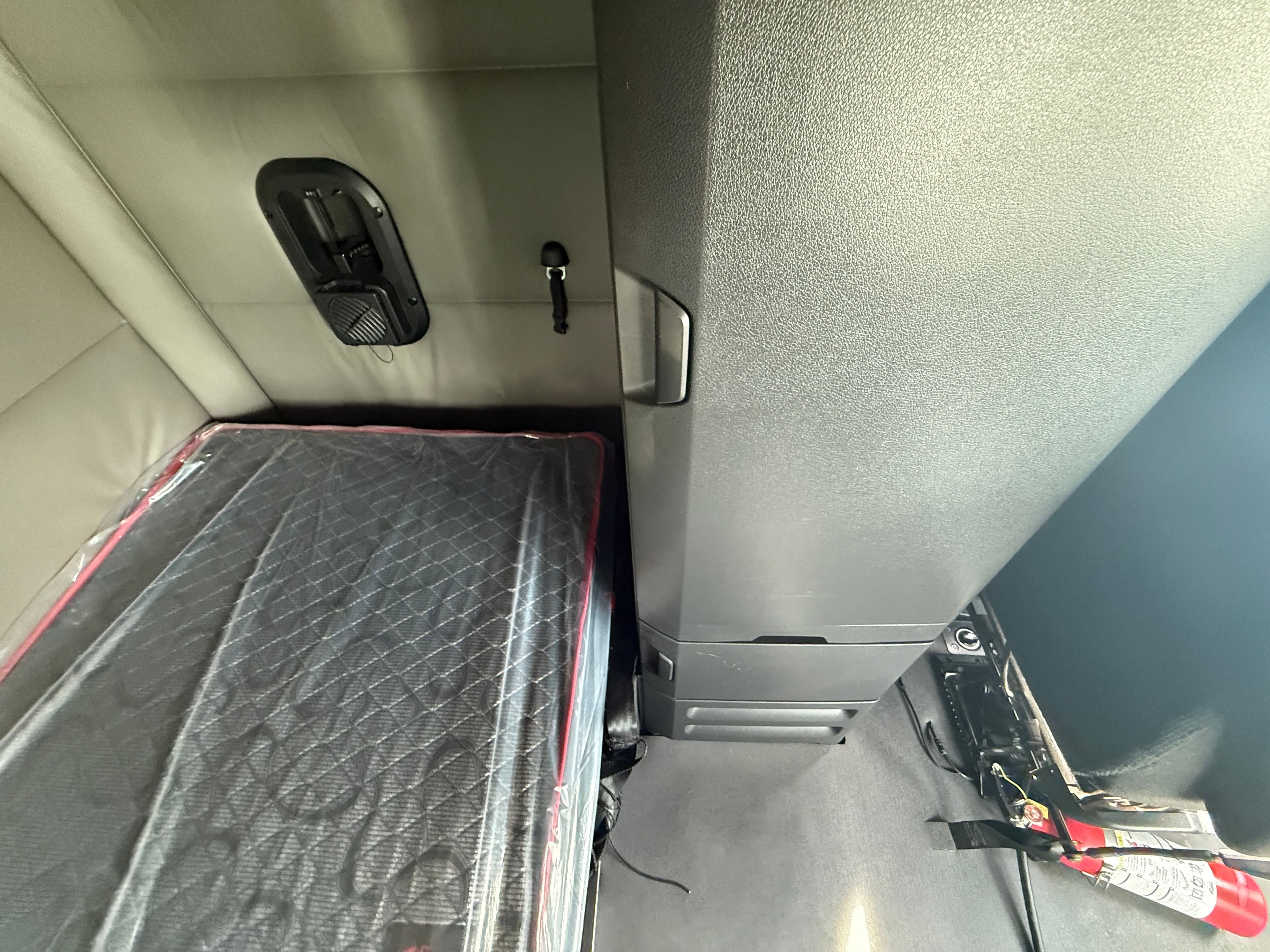 2021 Freightliner Cascadia 126 image 18