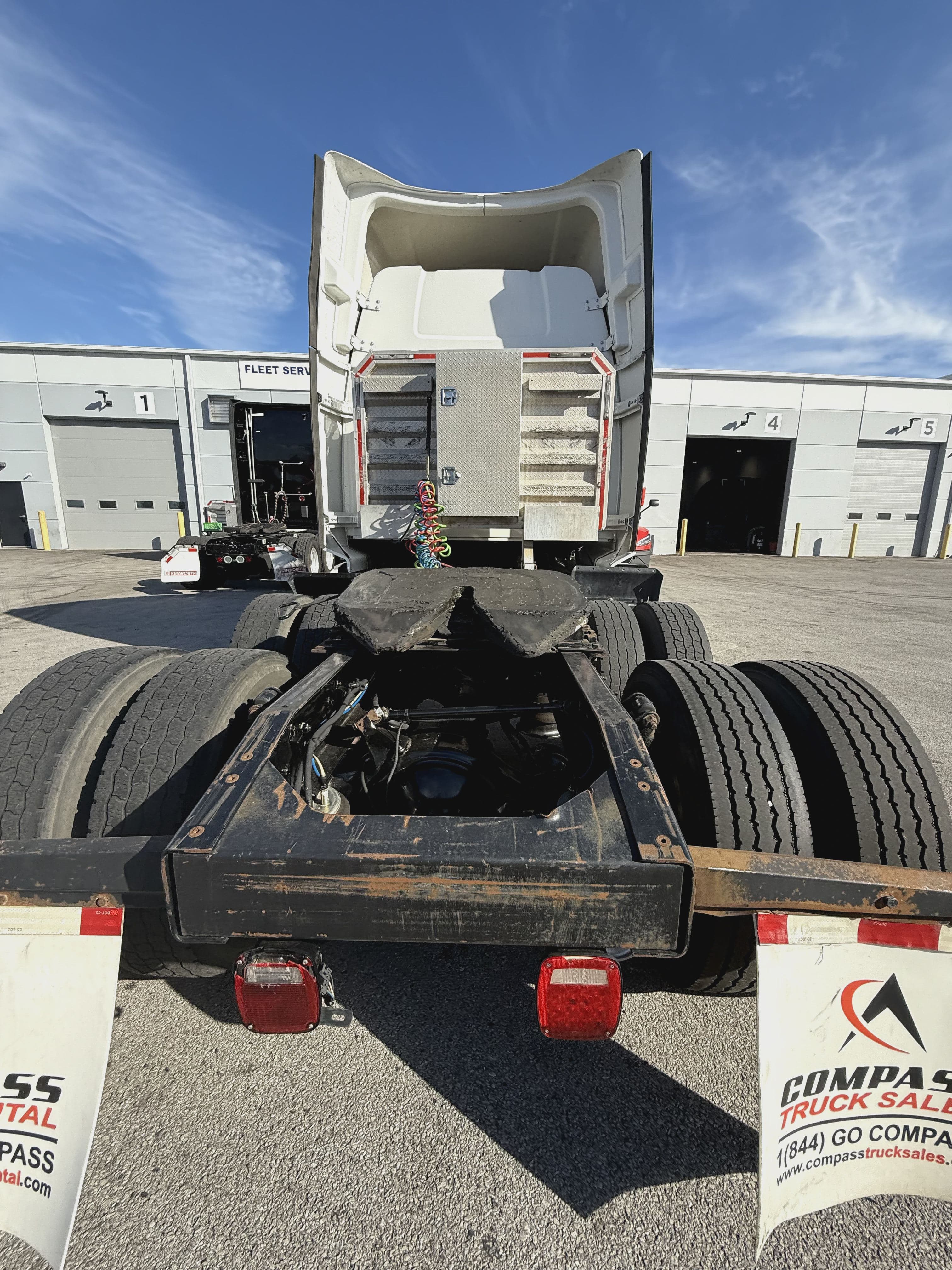 2018 Western Star 5700 image 3