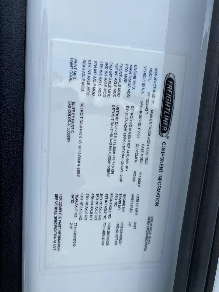 2024 Freightliner Cascadia image 5