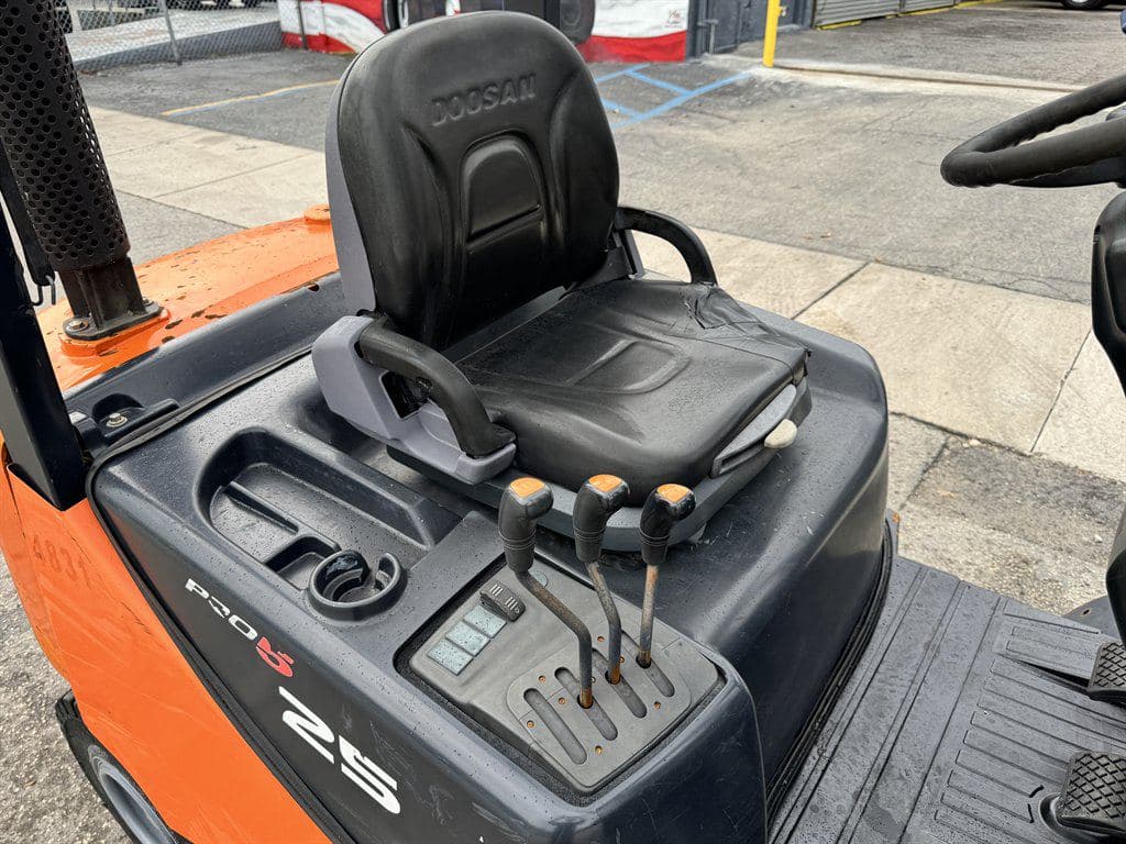 2007 Doosan D25s-5 image 21