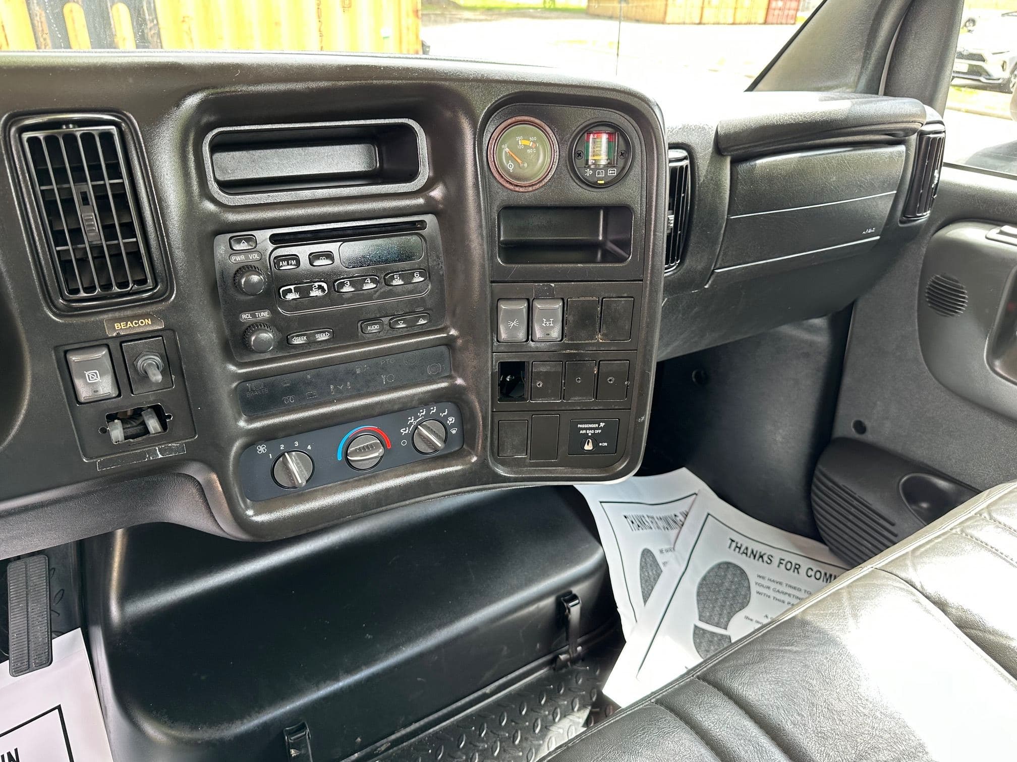 2008 GMC TOPKICK C6500 Cab and Chassis image 15