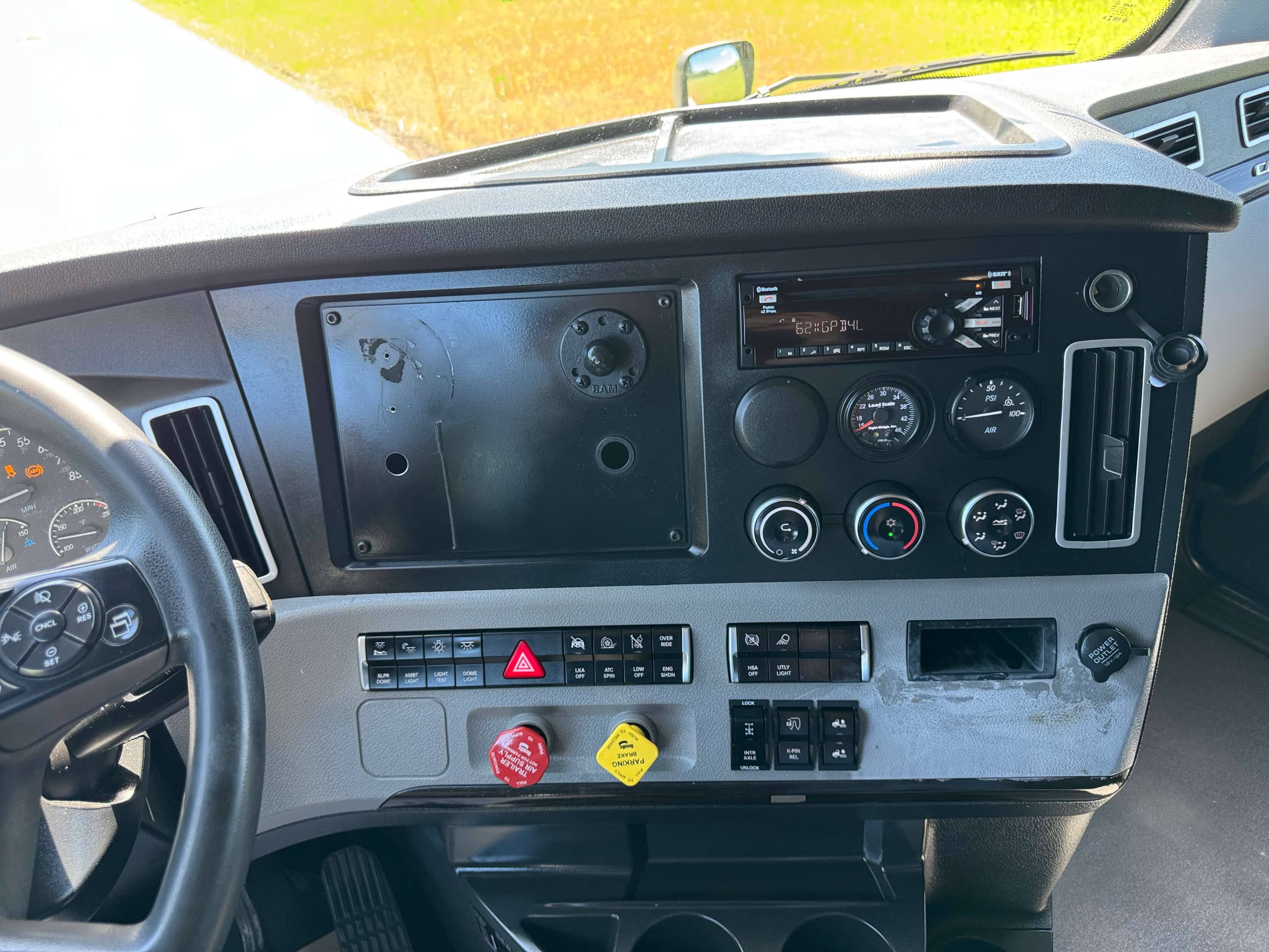 2022 Freightliner Cascadia 126 image 15