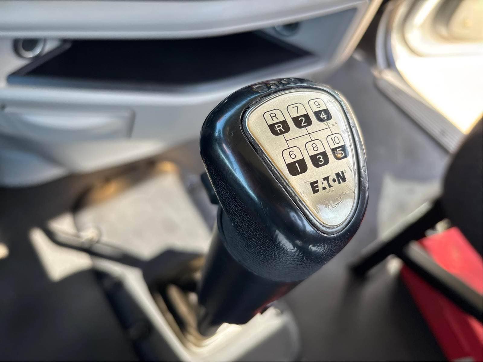 2020 Peterbilt 579 image 11