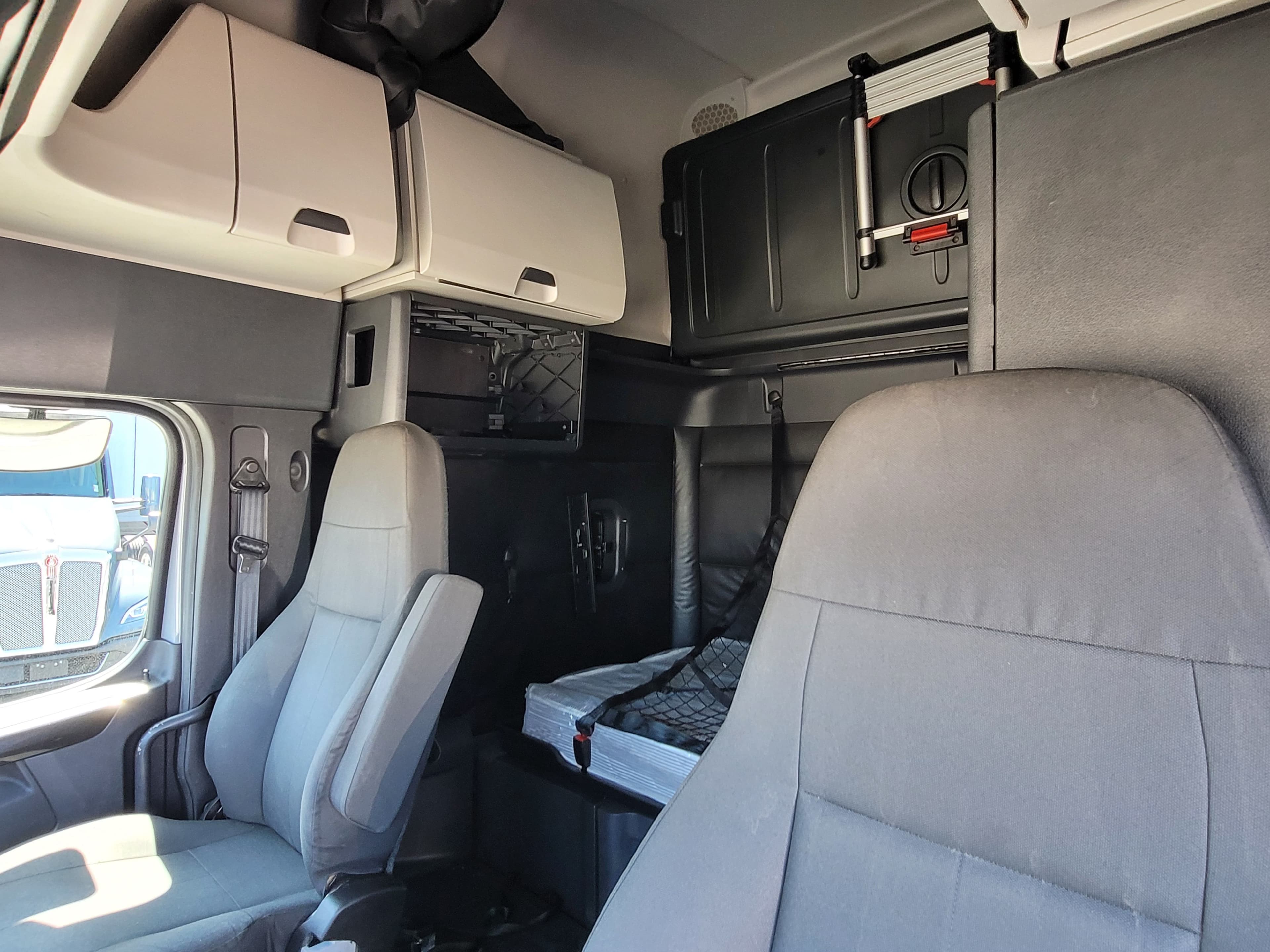 2024 Freightliner Cascadia 125 image 8