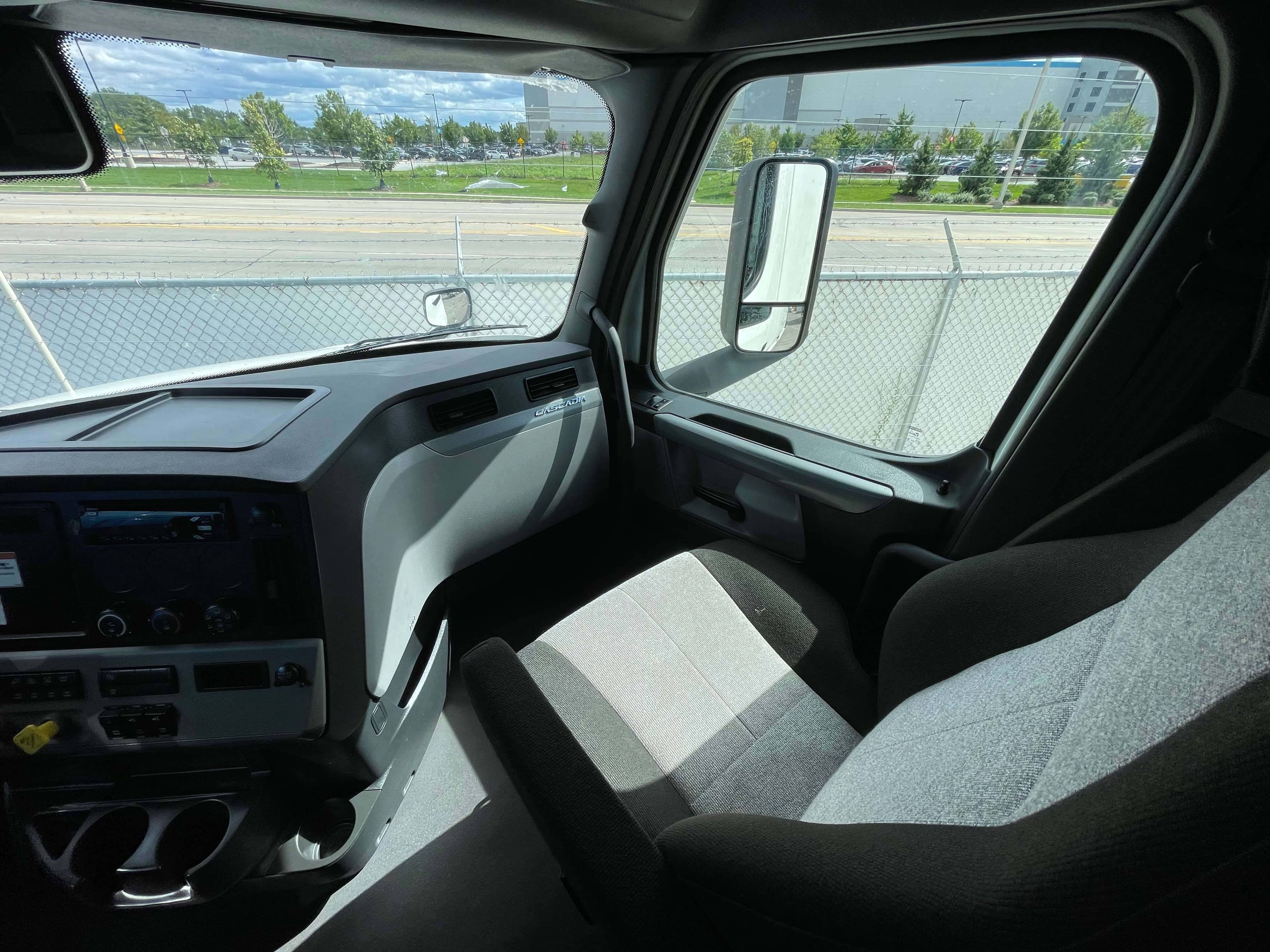 2022 Freightliner Cascadia 126 image 17