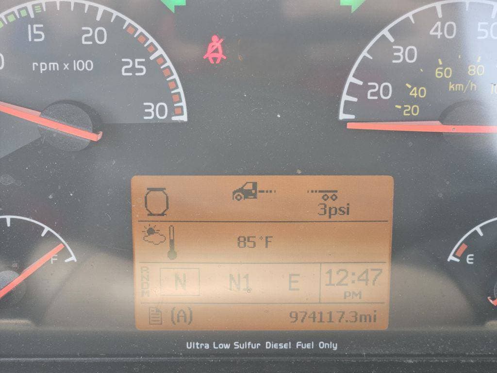 2017 Volvo VNL image 9