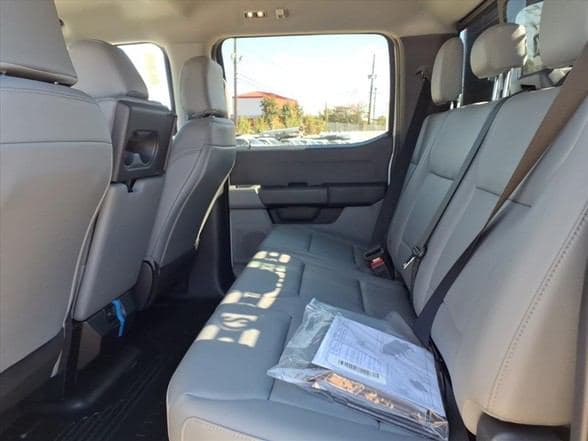 2025 Ford F550 image 15