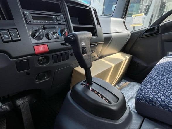 2024 Isuzu NRR image 12