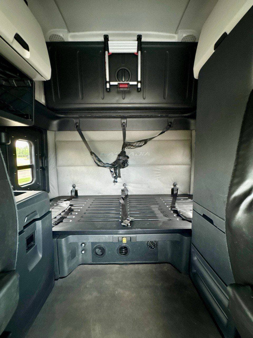 2021 Freightliner Cascadia 126 image 17