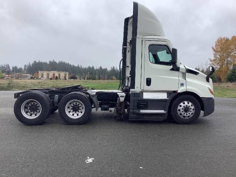 2021 Freightliner Cascadia image 9