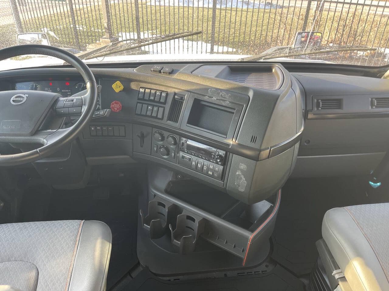 2024 Volvo VNL image 9