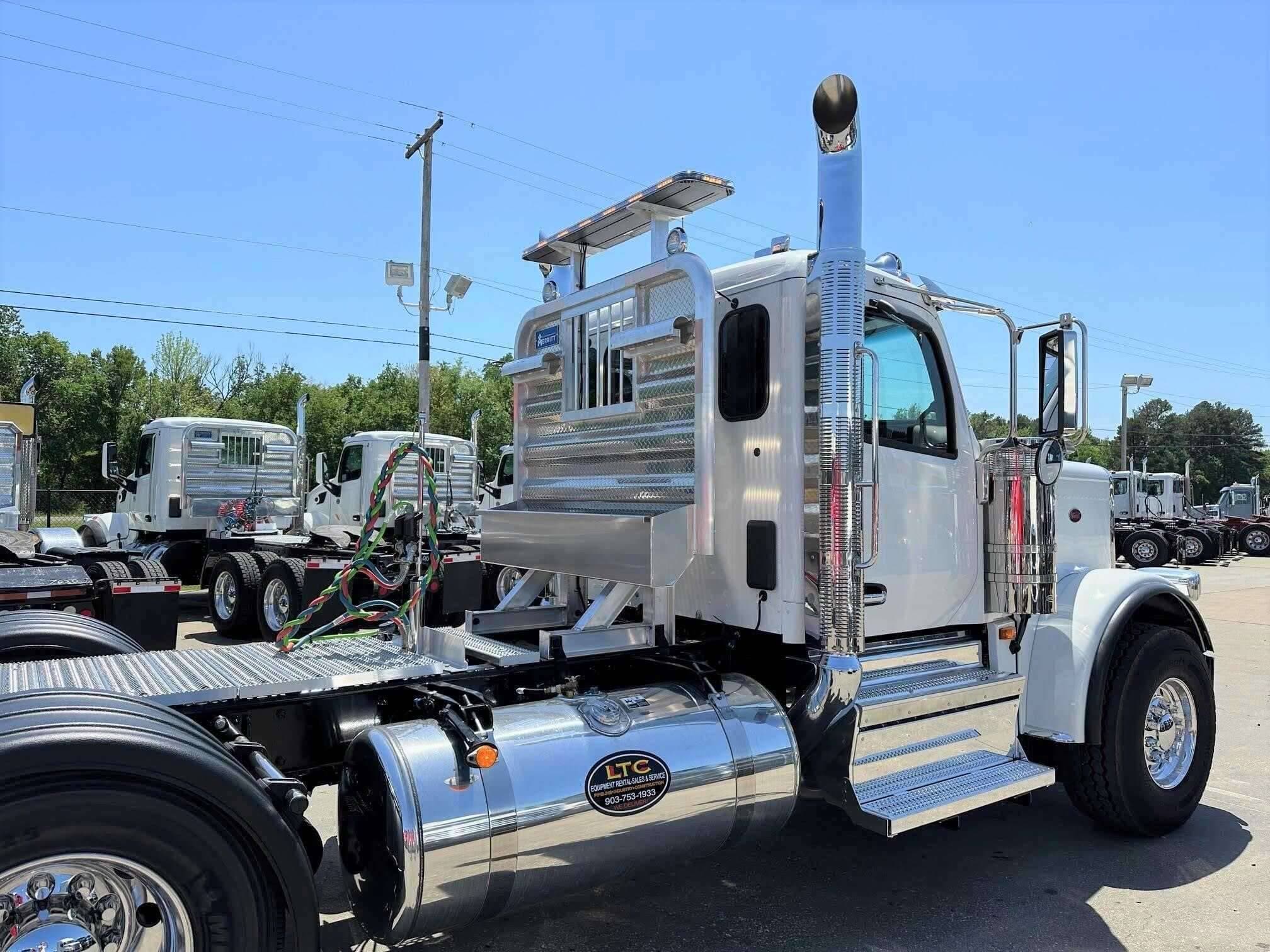 2025 Peterbilt 589 image 8