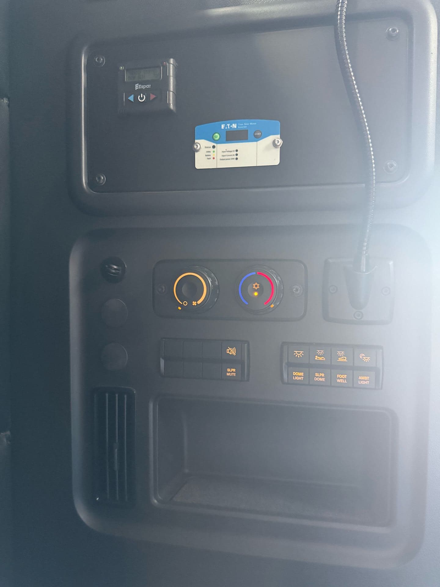 2023 Freightliner - 444k - Just 10,750 Hours! image 21