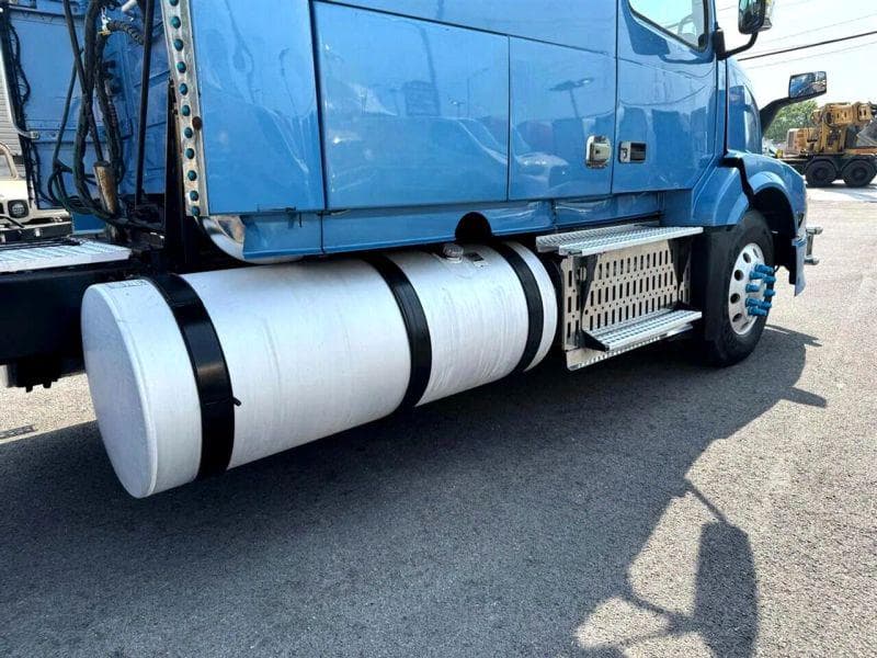 2012 Volvo VNL image 21