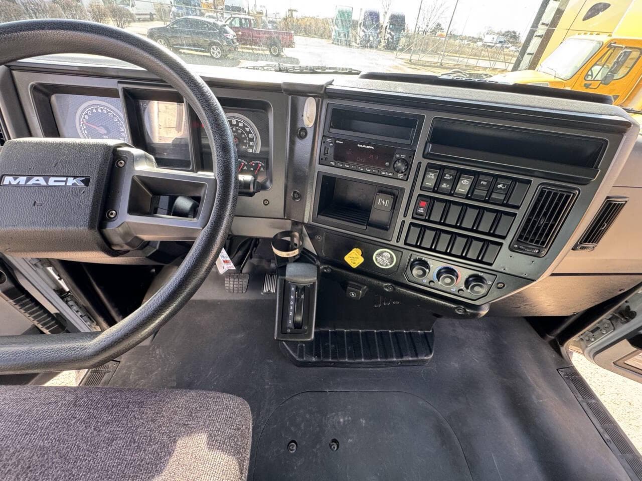2024 Mack MD6 image 14