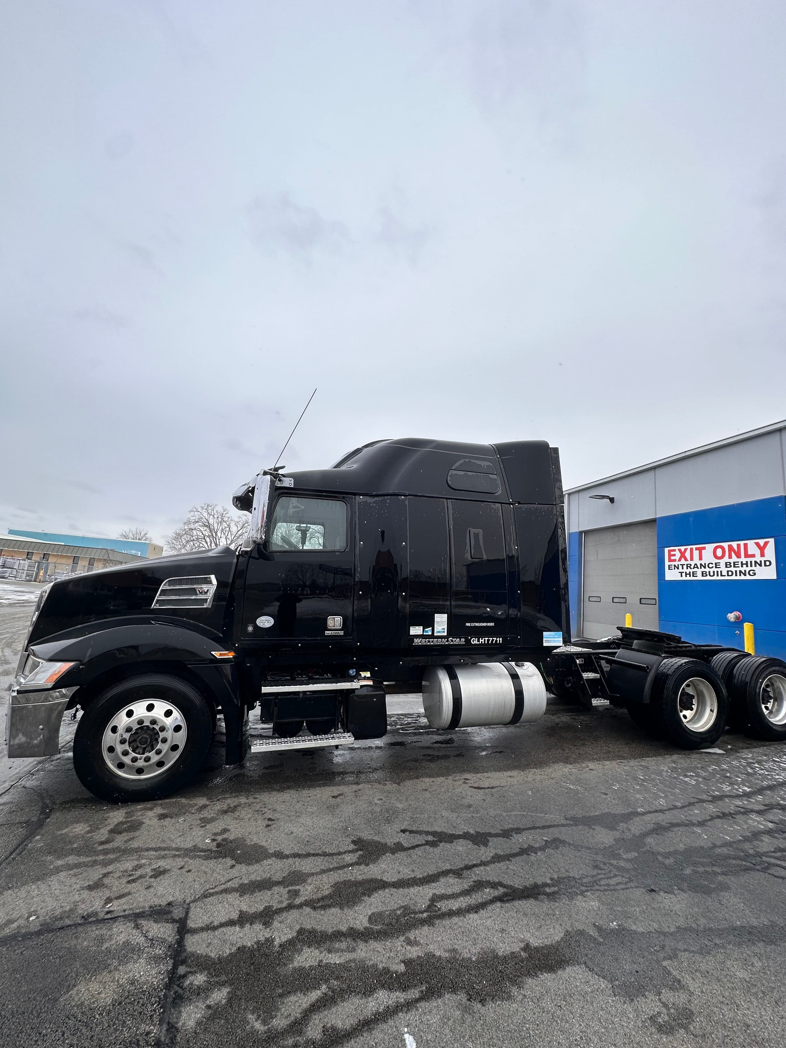 2016 Western Star 5700 image 4