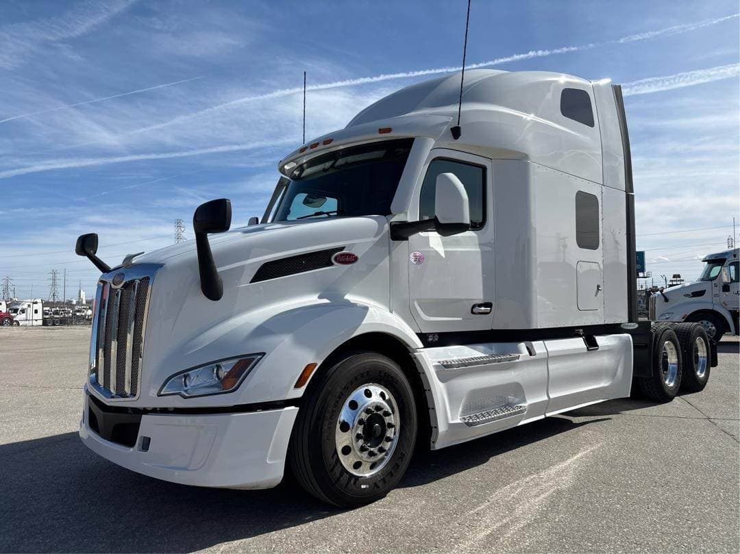 2023 Peterbilt 579 image 3