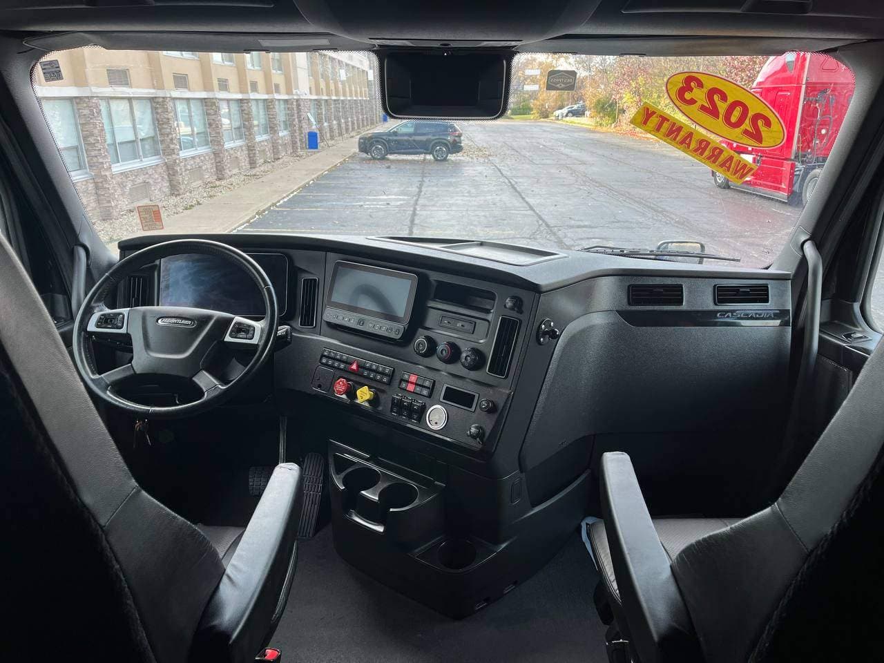 2023 Freightliner Cascadia image 12
