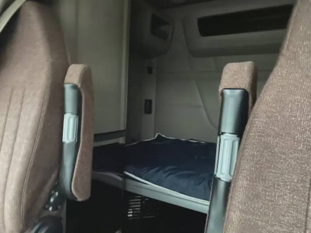 2022 Peterbilt 579 image 7