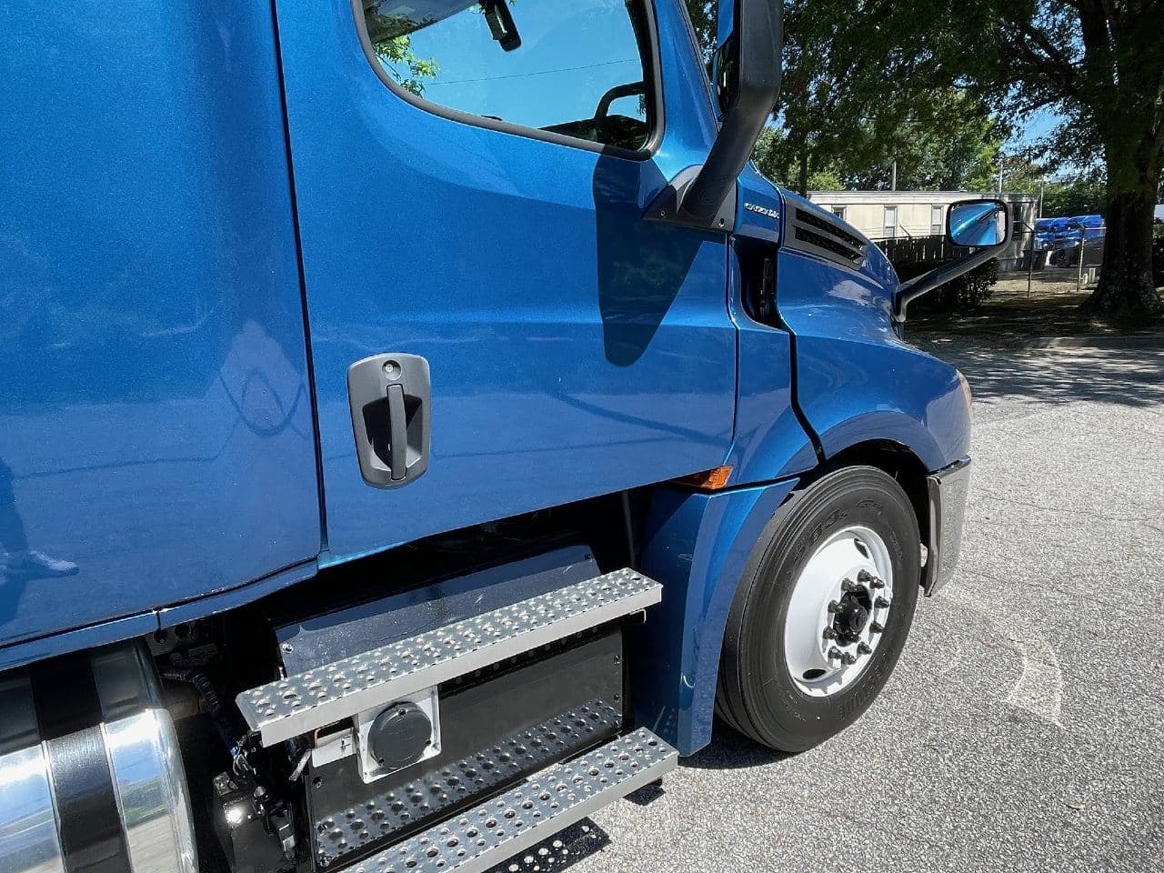 2020 Freightliner Cascadia 126 image 13