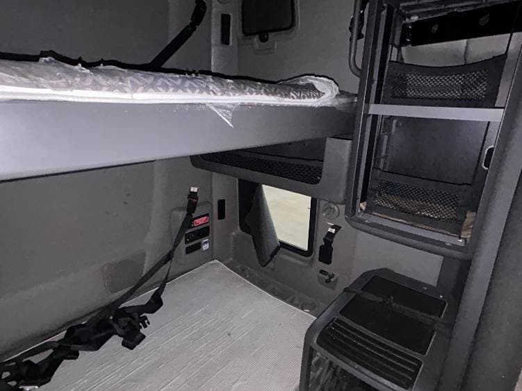 2023 International LT62F image 9